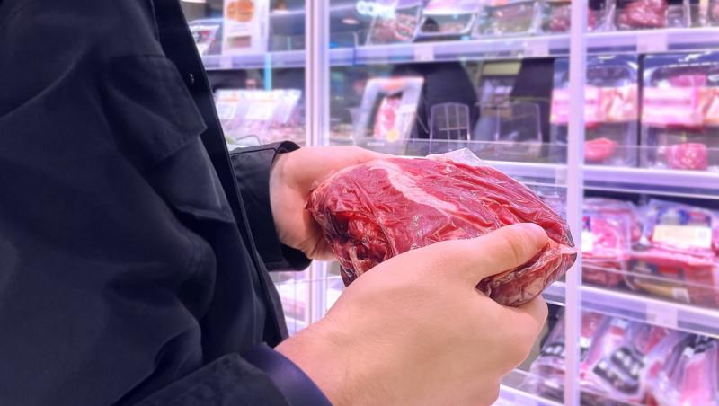 Cum verifici carnea de porc pentru masa de Crăciun. Recomandările inspectorilor sanitari pentru clienții magazinelor