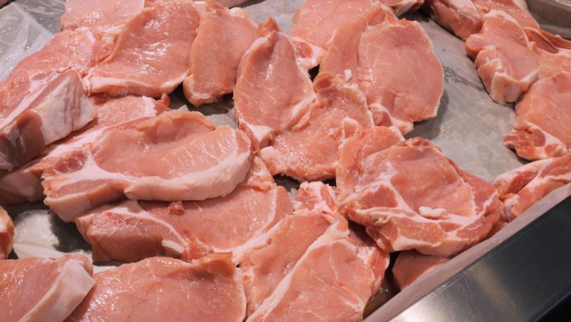 Cum verifici carnea de porc pentru masa de Crăciun. Recomandările inspectorilor sanitari pentru clienții magazinelor