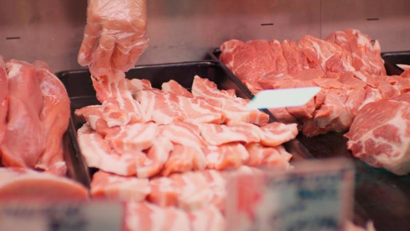 Cum verifici carnea de porc pentru masa de Crăciun. Recomandările inspectorilor sanitari pentru clienții magazinelor