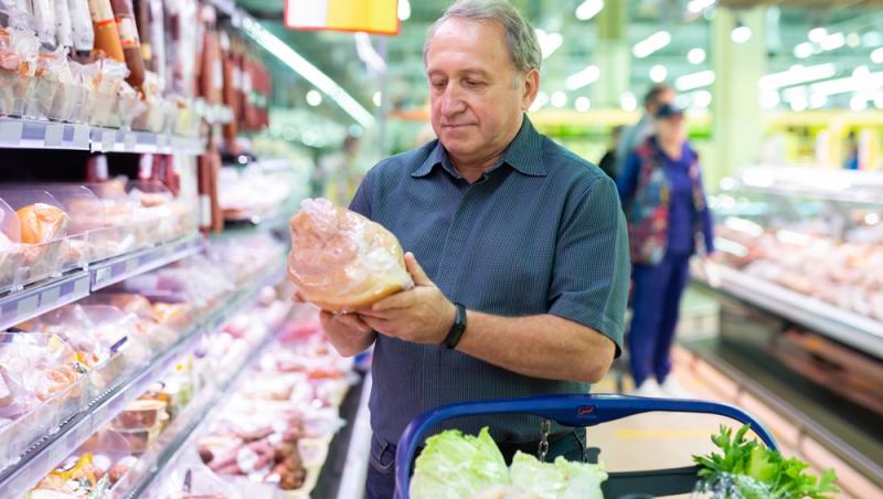 Cum verifici carnea de porc pentru masa de Crăciun. Recomandările inspectorilor sanitari pentru clienții magazinelor