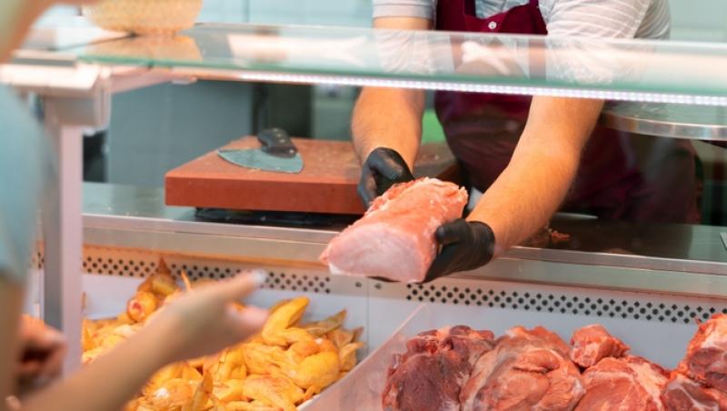 Cum verifici carnea de porc pentru masa de Crăciun. Recomandările inspectorilor sanitari pentru clienții magazinelor