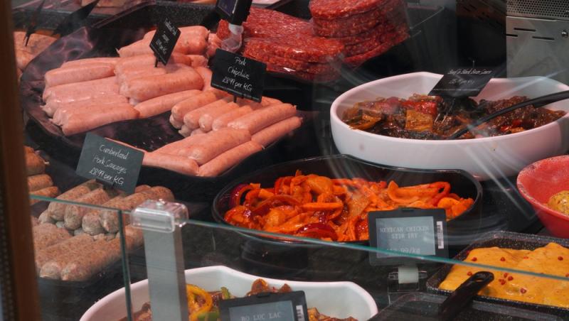 Cum verifici carnea de porc pentru masa de Crăciun. Recomandările inspectorilor sanitari pentru clienții magazinelor