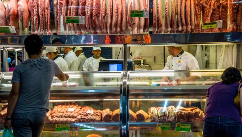 Cum verifici carnea de porc pentru masa de Crăciun. Recomandările inspectorilor sanitari pentru clienții magazinelor