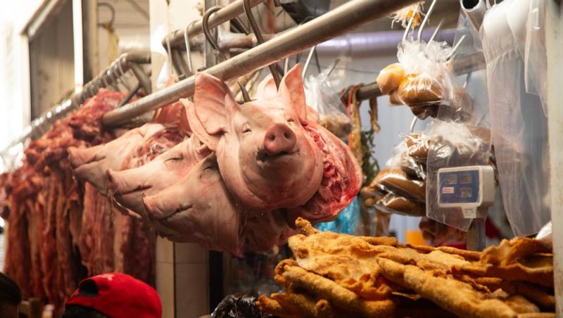 Cum verifici carnea de porc pentru masa de Crăciun. Recomandările inspectorilor sanitari pentru clienții magazinelor