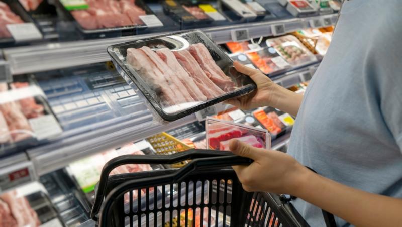 Cum verifici carnea de porc pentru masa de Crăciun. Recomandările inspectorilor sanitari pentru clienții magazinelor
