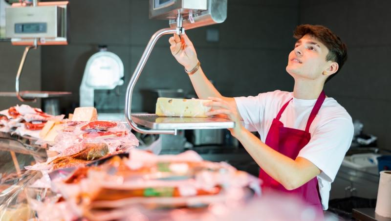 Cum verifici carnea de porc pentru masa de Crăciun. Recomandările inspectorilor sanitari pentru clienții magazinelor