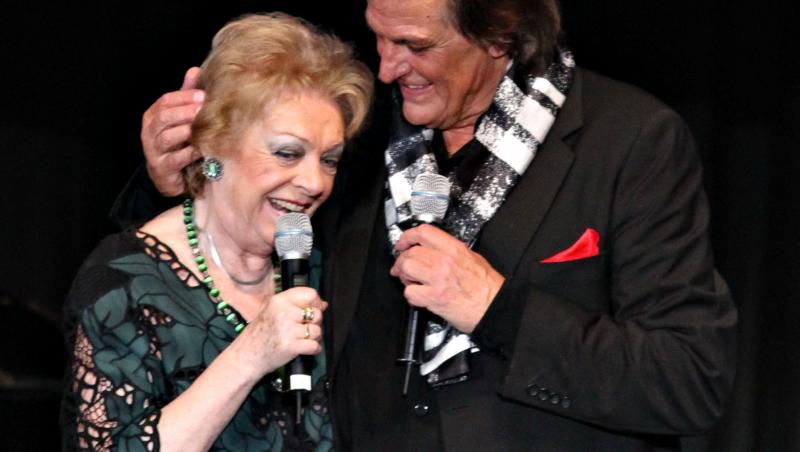 Motivul pentru care Florin Piersic a purtat mereu eșarfe roșii. La 89 ani, maestrul are în contiuare apariții fără cusur