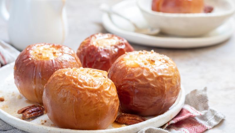 Desertul copilăriei în postul Crăciunului. Cum să prepari mere umplute cu nucă în cel mai scurt timp