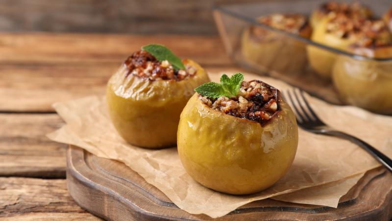 Desertul copilăriei în postul Crăciunului. Cum să prepari mere umplute cu nucă în cel mai scurt timp