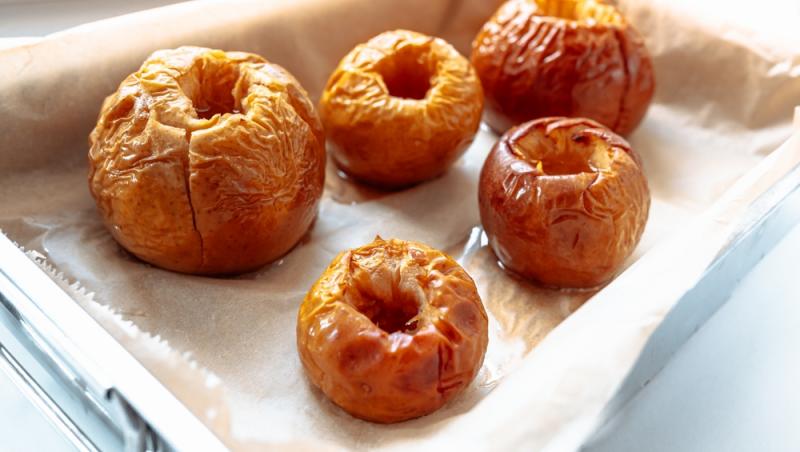 Desertul copilăriei în postul Crăciunului. Cum să prepari mere umplute cu nucă în cel mai scurt timp