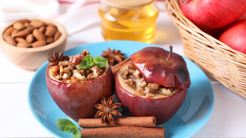 Desertul copilăriei în postul Crăciunului. Cum să prepari mere umplute cu nucă în cel mai scurt timp