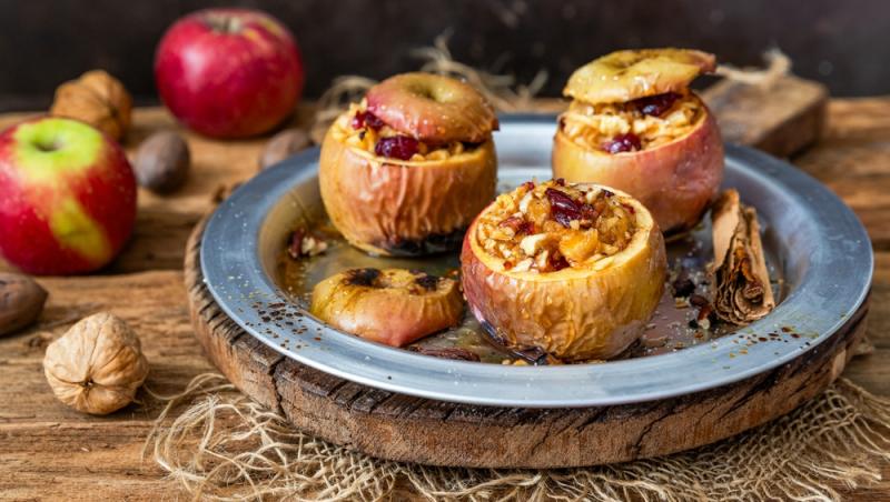 Desertul copilăriei în postul Crăciunului. Cum să prepari mere umplute cu nucă în cel mai scurt timp