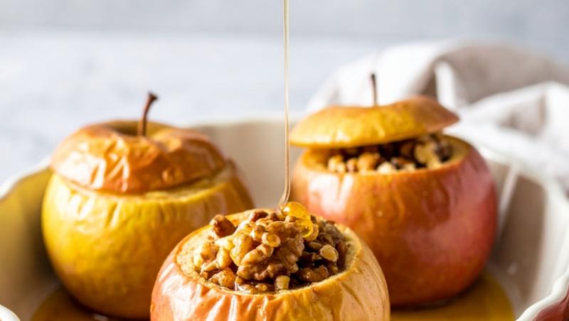 Desertul copilăriei în postul Crăciunului. Cum să prepari mere umplute cu nucă în cel mai scurt timp