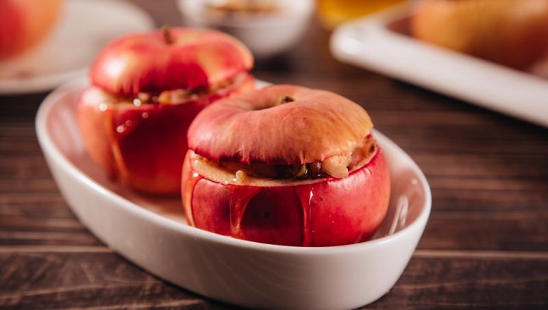 Desertul copilăriei în postul Crăciunului. Cum să prepari mere umplute cu nucă în cel mai scurt timp