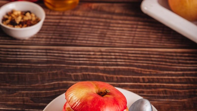 Desertul copilăriei în postul Crăciunului. Cum să prepari mere umplute cu nucă în cel mai scurt timp