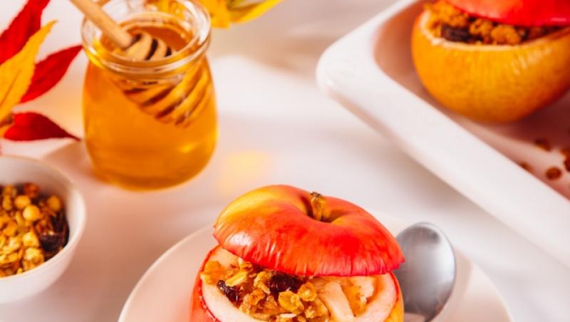 Desertul copilăriei în postul Crăciunului. Cum să prepari mere umplute cu nucă în cel mai scurt timp