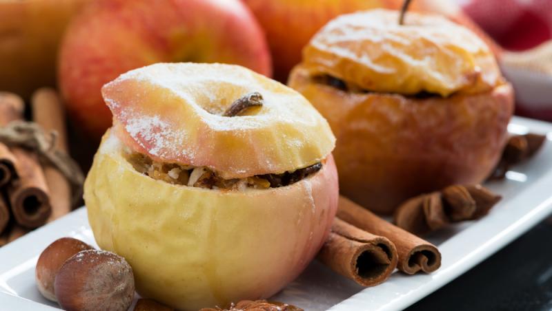 Desertul copilăriei în postul Crăciunului. Cum să prepari mere umplute cu nucă în cel mai scurt timp
