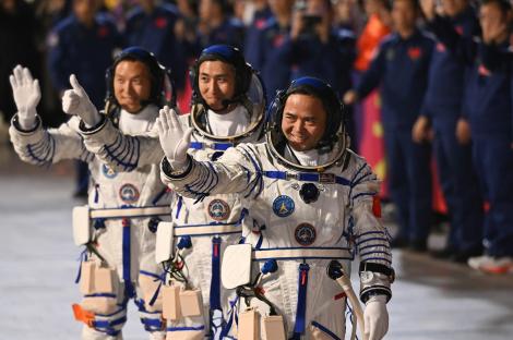 Astronauții chinezi blocați în spațiu se vor întoarce acasă. Metoda inedită prin care vor fi salvați