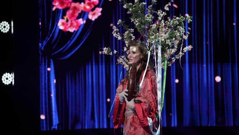 Iulia Albu și Mike, discuție aprinsă în plină stradă la 8 luni de la separare. Ce s-a întâmplat