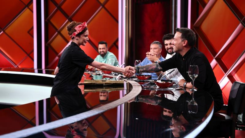 Chefi la cuțite, lider de audiență cu ediția de ieri. Chef Ștefan Popescu a dat cuțitul de aur, Chef Orlando a câștigat bomba