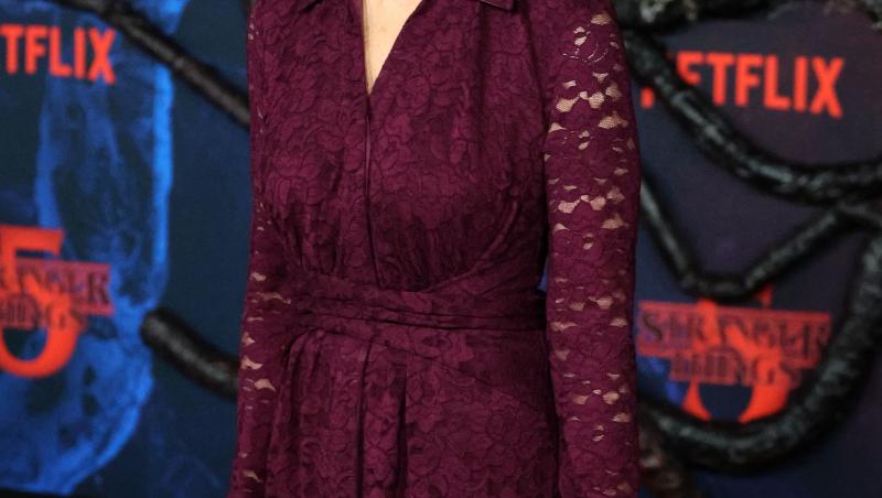 Linda Hamilton, noiembrie 2025, covorul roșu Stranger Things