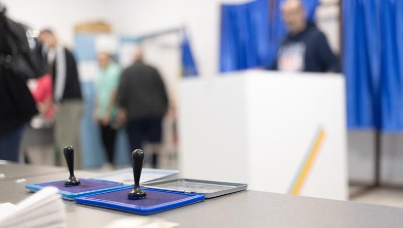 Două ștampile pentru vot &icirc;ntr-o secție de votare