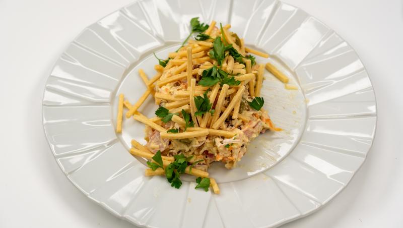 Chefi la cuțite, 30 noiembrie 2025. Suellen Carey s-a căsătorit și a divorțat de ea însăși. Un chef a refuzat să guste mâncarea ei