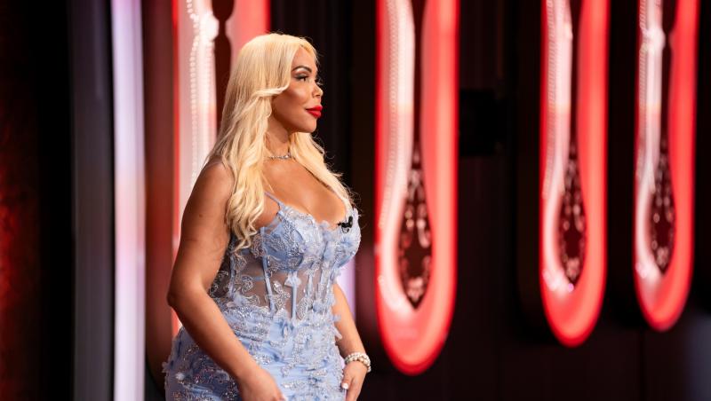 Chefi la cuțite, 30 noiembrie 2025. Suellen Carey s-a căsătorit și a divorțat de ea însăși. Un chef a refuzat să guste mâncarea ei