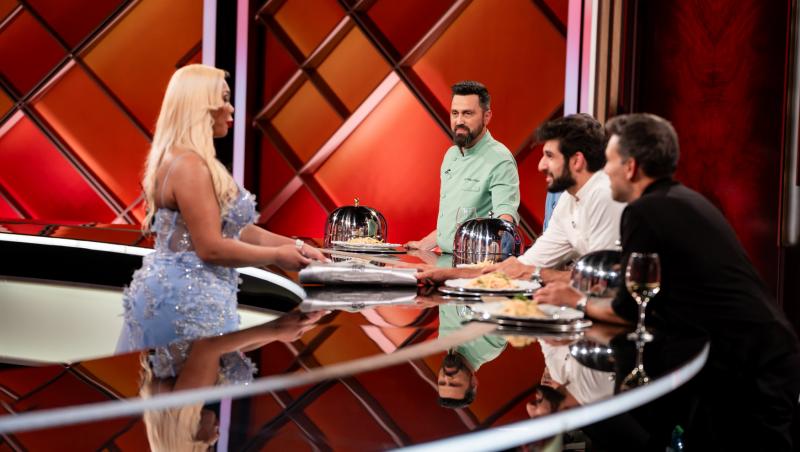 Chefi la cuțite, 30 noiembrie 2025. Suellen Carey s-a căsătorit și a divorțat de ea însăși. Un chef a refuzat să guste mâncarea ei