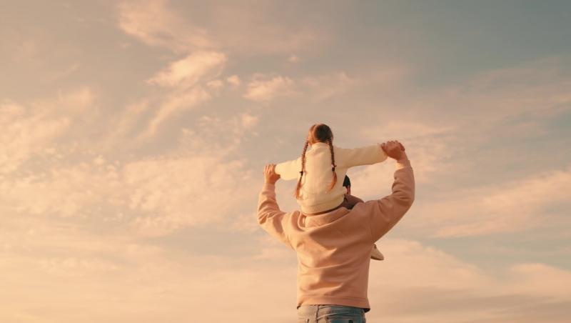 Fotografia care a înduioșat românii. Care este povestea din spatele imaginii de familie