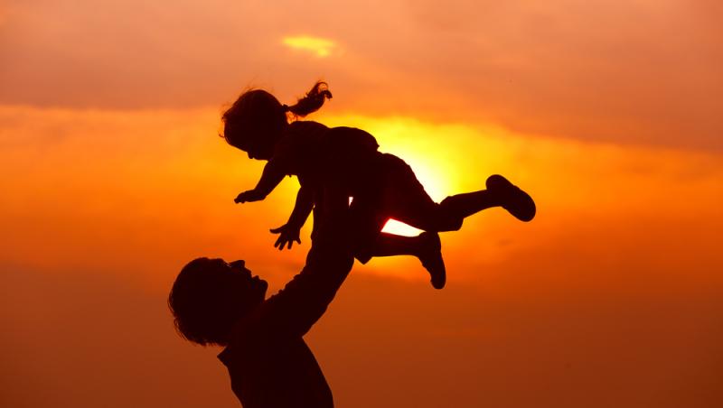 Fotografia care a înduioșat românii. Care este povestea din spatele imaginii de familie