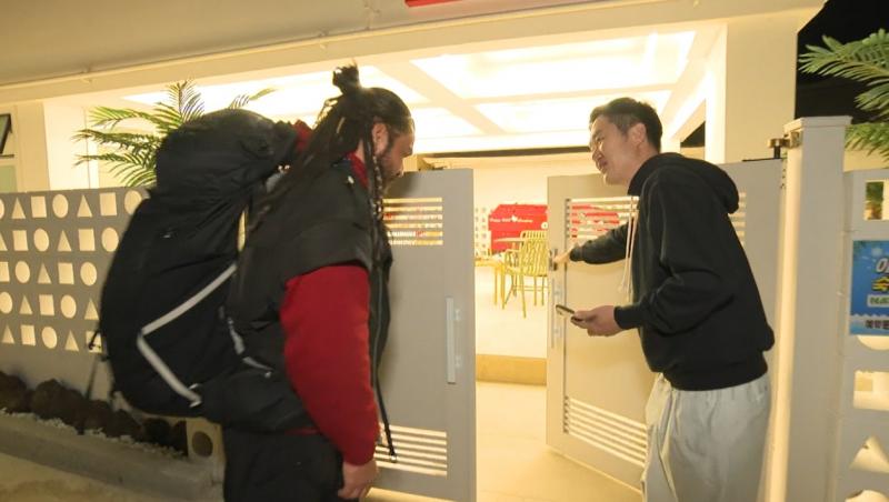 Asia Express sezonul 8, 3 noiembrie 2025. Ce a putut să găsească Joseph Adam în casa unui localnic. Ce a pățit Dan Alexa în cursă