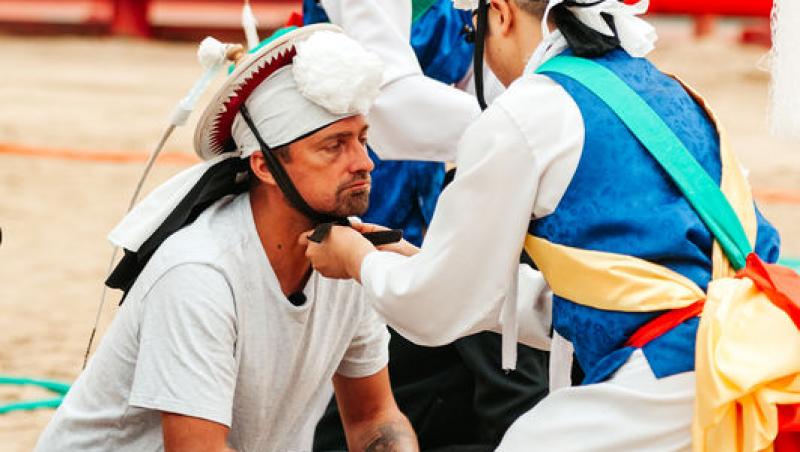 Asia Express sezonul 8, 4 noiembrie 2025. Ce veste au primit concurenții de la Irina Fodor în timp ce își căutau cazare: „Nu cred”