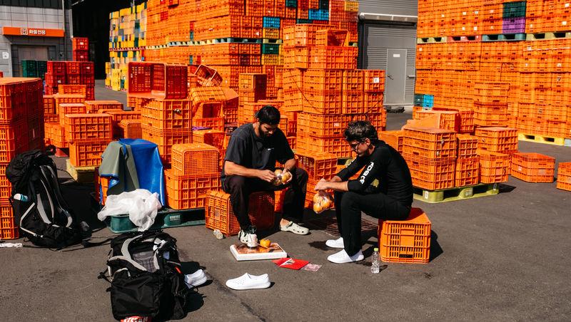 Asia Express sezonul 8, 4 noiembrie 2025. Ce veste au primit concurenții de la Irina Fodor în timp ce își căutau cazare: „Nu cred”