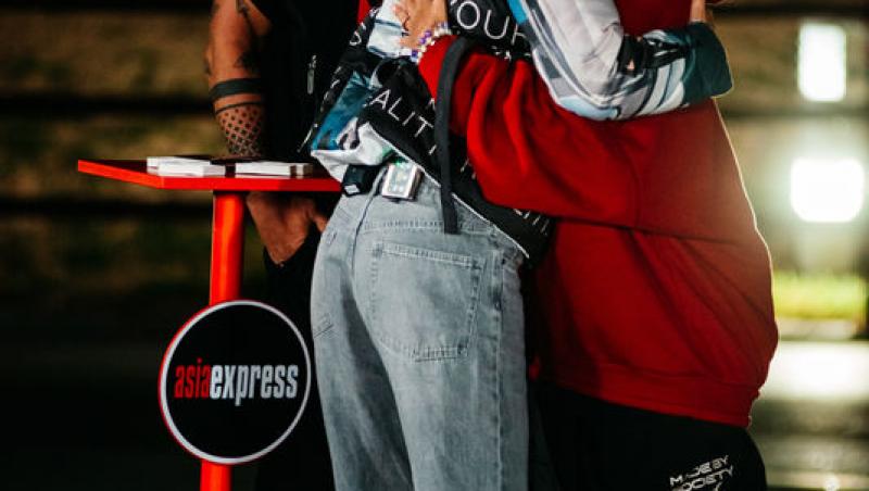 Asia Express sezonul 8, 5 noiembrie 2025. Ce echipă a fost eliminată de pe Drumul Eroilor înainte de etapa finală: „Ne pare rău!”