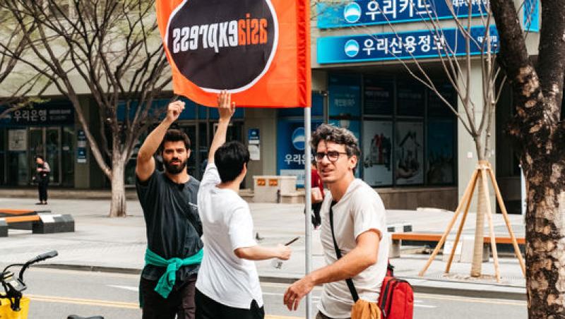 Asia Express sezonul 8, 5 noiembrie 2025. Cine a câștigat biletul de aur de pe Drumul Eroilor. Moment emoționant pentru echipe