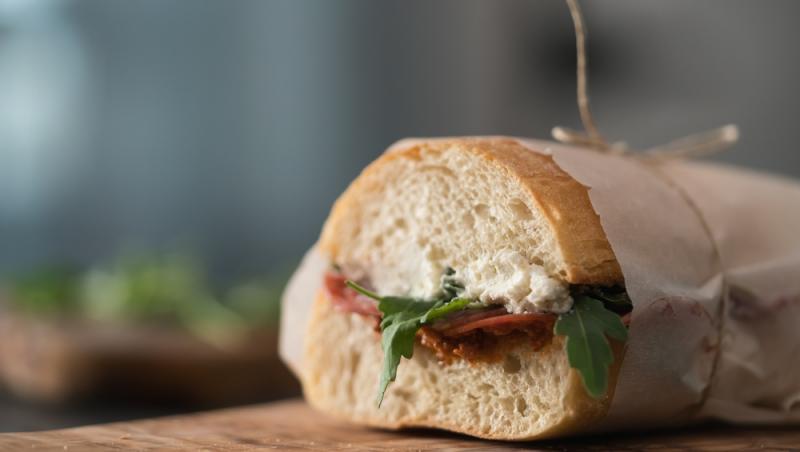 Parizerul și alte mezeluri preferate de români, la analize. Ce rezultate alarmante au ieșit