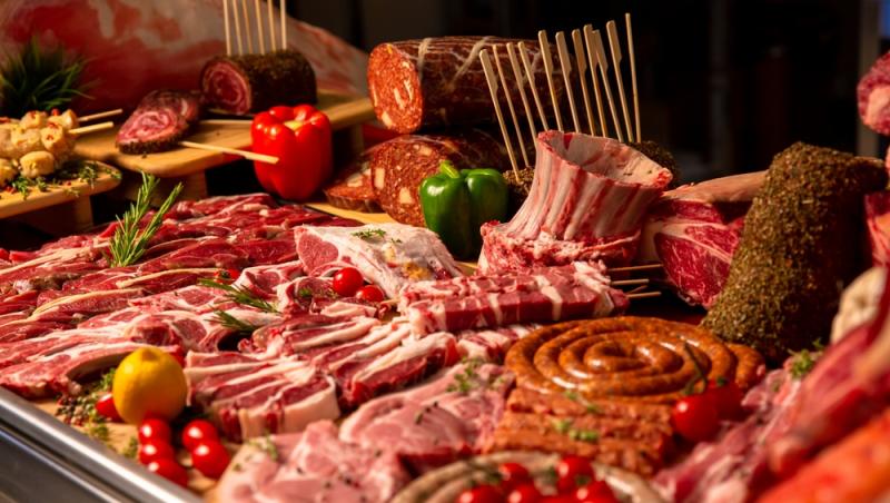 Parizerul și alte mezeluri preferate de români, la analize. Ce rezultate alarmante au ieșit