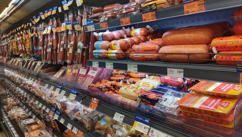 Parizerul și alte mezeluri preferate de români, la analize. Ce rezultate alarmante au ieșit