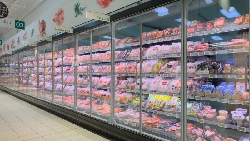 Parizerul și alte mezeluri preferate de români, la analize. Ce rezultate alarmante au ieșit