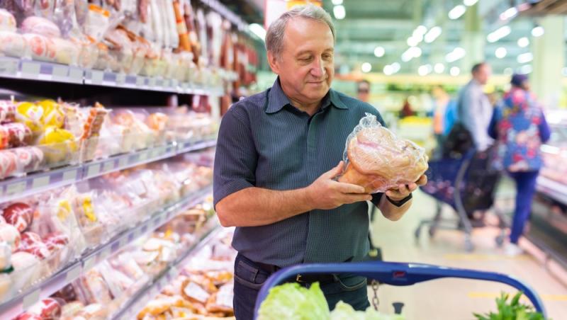 Parizerul și alte mezeluri preferate de români, la analize. Ce rezultate alarmante au ieșit