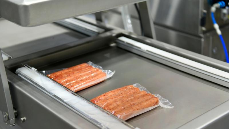 Parizerul și alte mezeluri preferate de români, la analize. Ce rezultate alarmante au ieșit