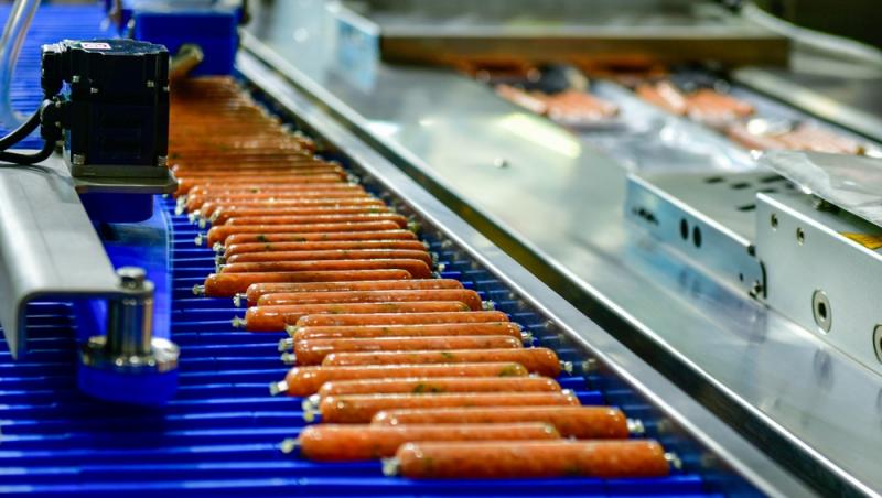 Parizerul și alte mezeluri preferate de români, la analize. Ce rezultate alarmante au ieșit