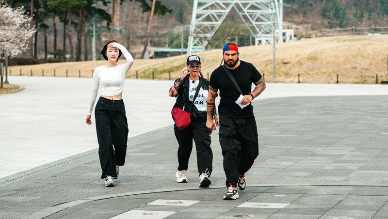 Asia Express sezonul 8, 5 noiembrie 2025. Concurenții au dansat pe străzile din Coreea de Sud. Cine a făcut un show de zile mari