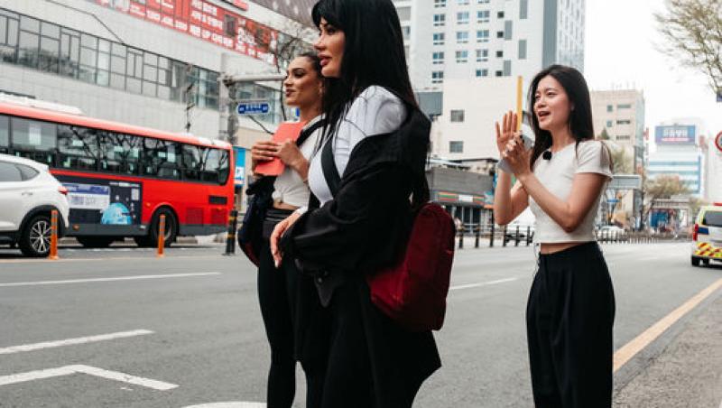 Asia Express sezonul 8, 5 noiembrie 2025. Concurenții au dansat pe străzile din Coreea de Sud. Cine a făcut un show de zile mari