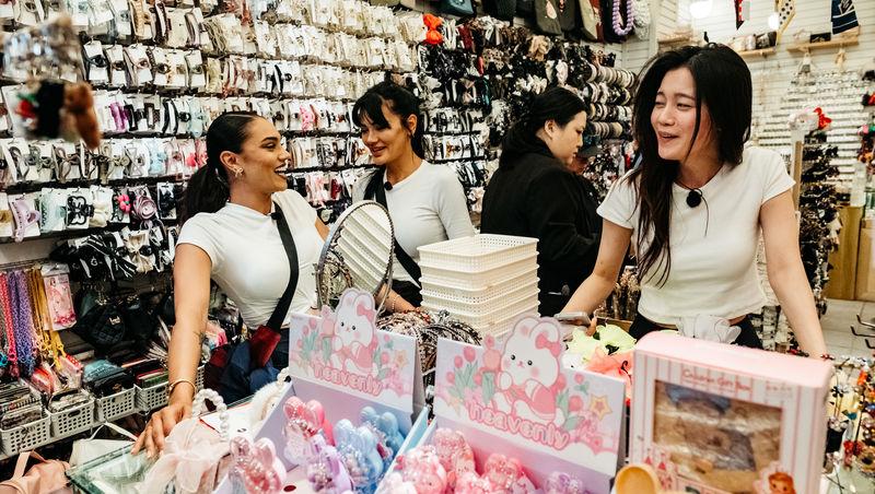 Asia Express sezonul 8, 5 noiembrie 2025. Concurenții au dansat pe străzile din Coreea de Sud. Cine a făcut un show de zile mari