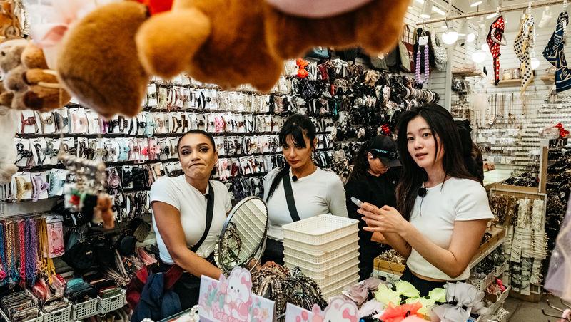 Asia Express sezonul 8, 5 noiembrie 2025. Concurenții au dansat pe străzile din Coreea de Sud. Cine a făcut un show de zile mari