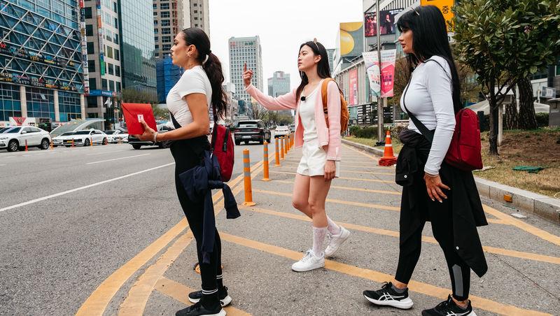 Asia Express sezonul 8, 5 noiembrie 2025. Concurenții au dansat pe străzile din Coreea de Sud. Cine a făcut un show de zile mari