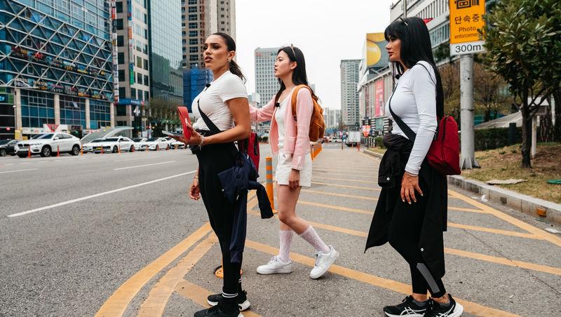 Asia Express sezonul 8, 5 noiembrie 2025. Concurenții au dansat pe străzile din Coreea de Sud. Cine a făcut un show de zile mari