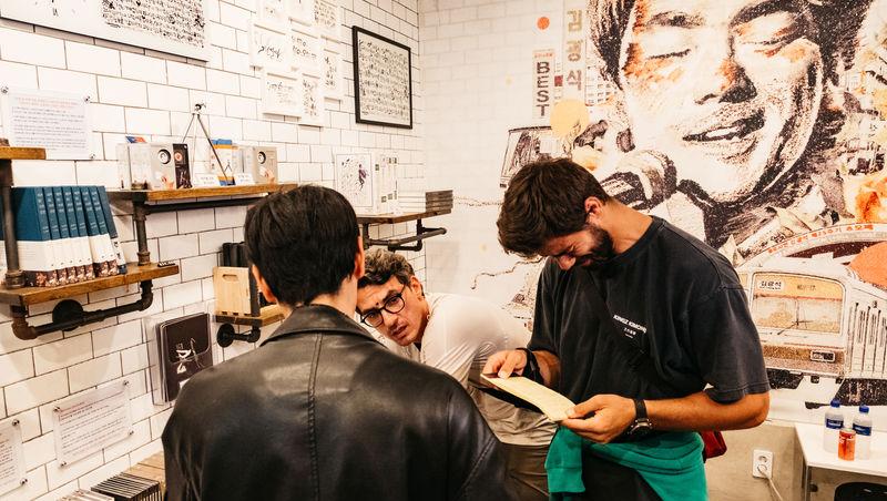 Asia Express sezonul 8, 5 noiembrie 2025. Concurenții au dansat pe străzile din Coreea de Sud. Cine a făcut un show de zile mari